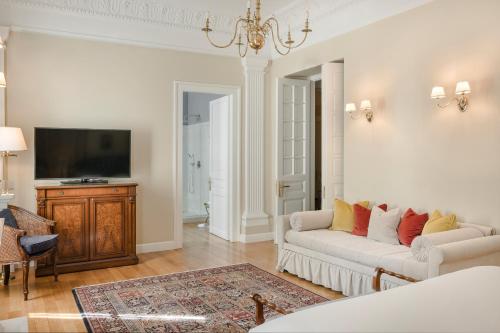 Superior Suite image 10