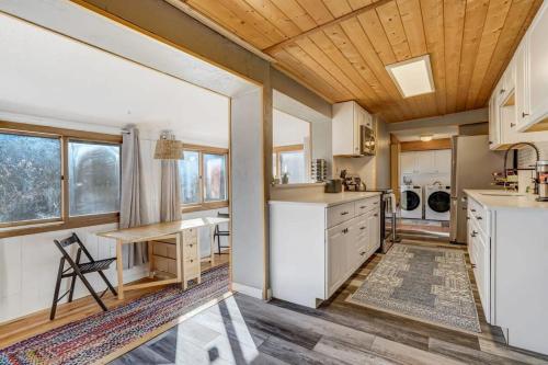 Bear Creek Retreat Near Broadmoor BBQ Mountain in Colorado Springs, USA