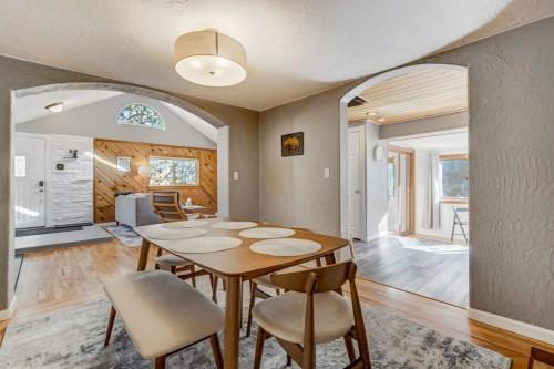 Bear Creek Retreat Near Broadmoor BBQ Mountain in Colorado Springs, USA