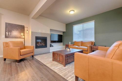 3BR Luxury Townhome w AC in Central Location in Colorado Springs, USA