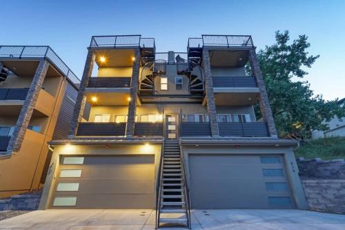 4BR Urban Rooftop Patio with Views in Colorado Springs, USA