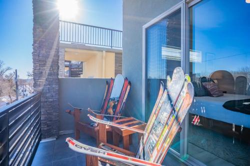 4BR Urban Rooftop Patio with Views