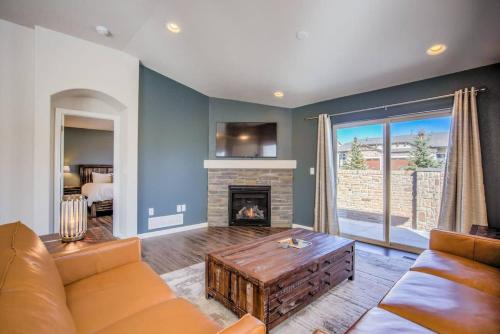 4BR Modern Townhome Close to USAFA
