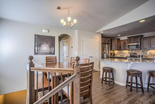 4BR Modern Townhome Close to USAFA in Northgate