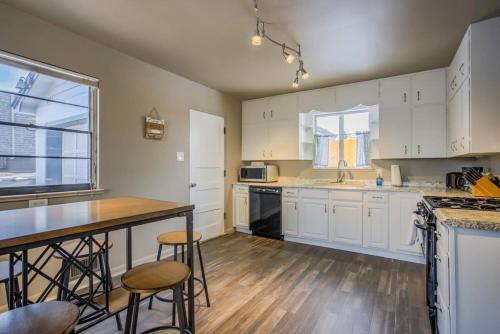 4BR Olympic Training Center with Grill in Colorado Springs, USA