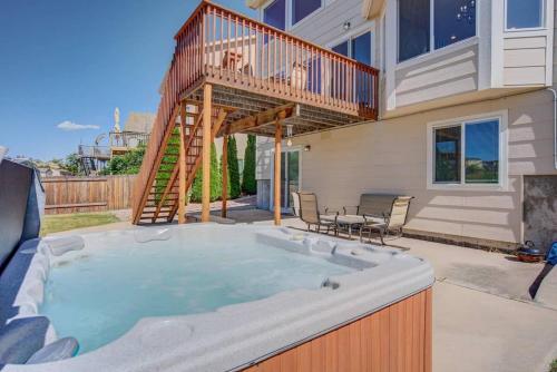 Mtn View Retreat Hot Tub Home Cinema AFA Nearby in Colorado Springs, USA