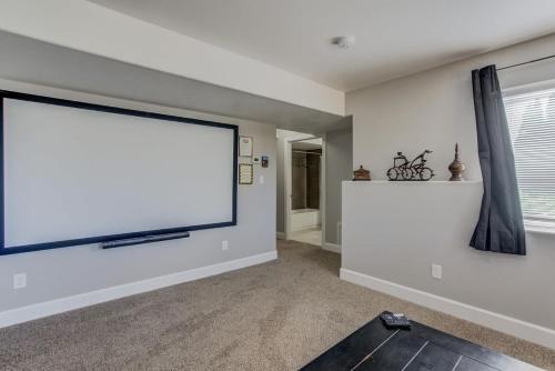 Mtn View Retreat Hot Tub Home Cinema AFA Nearby in Colorado Springs, USA