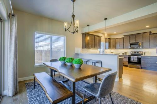 4BD Westside Vacation Home w Space & Flexibility in Colorado Springs, USA
