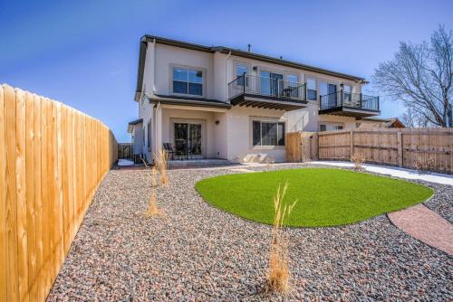 4BD Westside Vacation Home w Space & Flexibility in Colorado Springs, USA