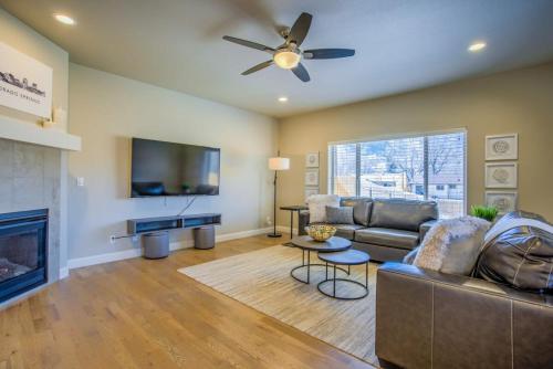 4BD Westside Vacation Home w Space & Flexibility in Colorado Springs, USA