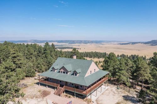Natures Oasis 4BD Ranch Retreat Hot tub in Peyton, USA