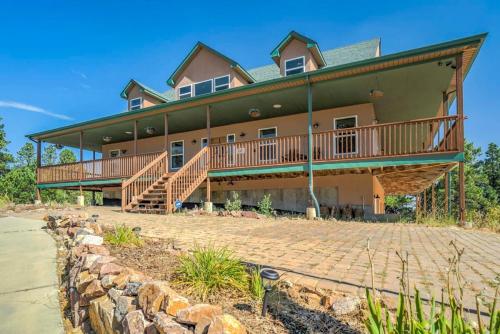 Natures Oasis 4BD Ranch Retreat Hot tub in Peyton, USA