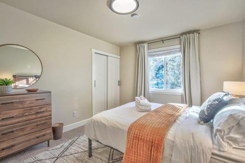 4BD With Game Lounge Hot tub Dog Friendly USAFA in Pikeview, USA