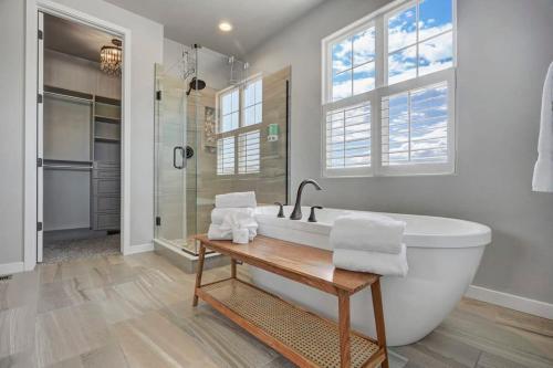 4BR Mountain views - Movie Theater - Pool Table in Monument, USA