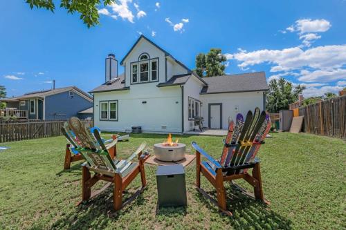 Gorgeous 3BR Home between Garden of the Gods & the USAFA in Colorado Springs, USA