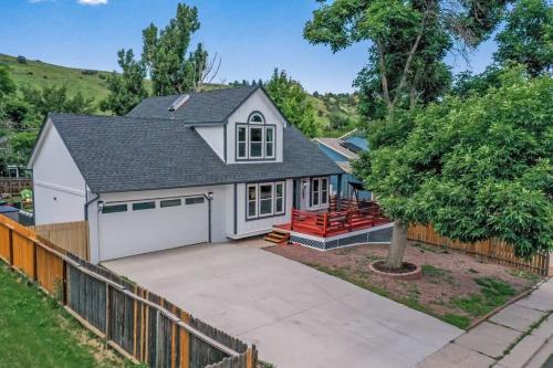 Gorgeous 3BR Home between Garden of the Gods & the USAFA in Colorado Springs, USA