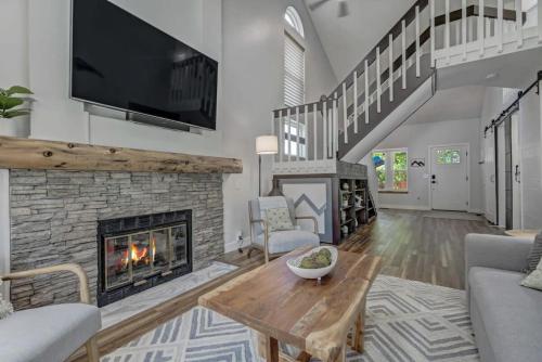 Gorgeous 3BR Home between Garden of the Gods & the USAFA in Colorado Springs, USA