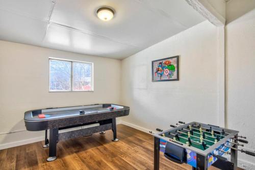 4BD Centrally Located Dog-Friendly Close to Park in Colorado Springs, USA