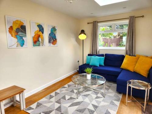 Gilpin villa 4Bedroom WiFi, Parking, Netflix, Garden gîte à louer Holiday Inn Gloucester-Cheltenham