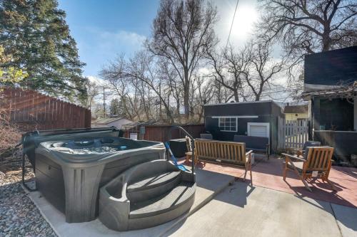Elite Embassy Near Downtown Hot Tub & BBQ in Colorado Springs, USA