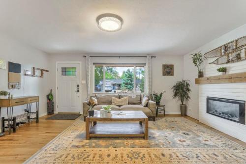 Family Oasis Offices Home Gym Fenced Yard in Colorado Springs, USA