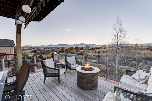 *H* 5BR Home Getaway w/HOT TUB ** – khách sạn tại Đông Bắc Colorado Springs