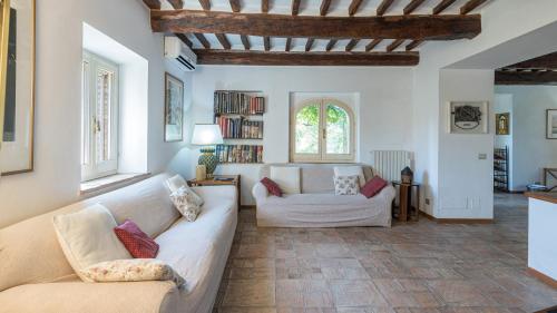CASALE LE QUERCE DI CETONA 8, Emma Villas in Четона