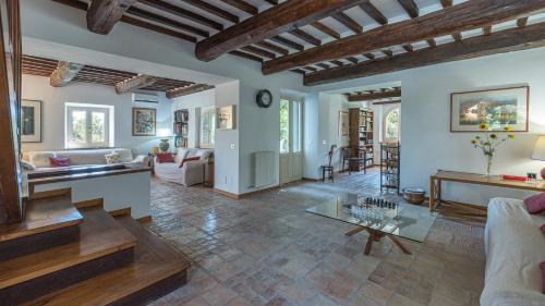 CASALE LE QUERCE DI CETONA 8, Emma Villas in Четона