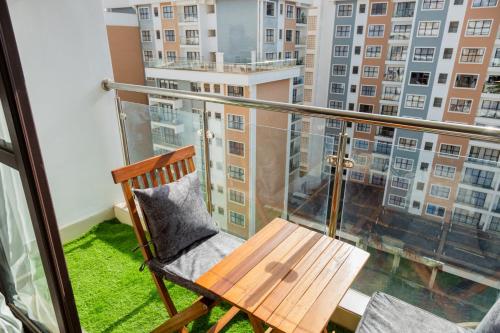 balcon/terrasse, Ruaka 2BR Haven: Urban & Lush in Ruaka
