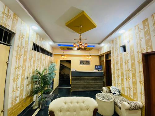 Karachi Inn - image 2