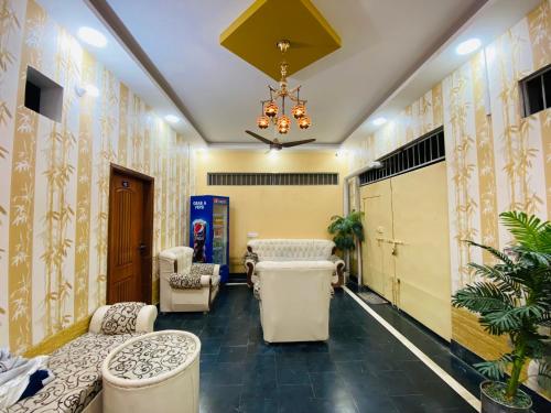 Karachi Inn - image 10