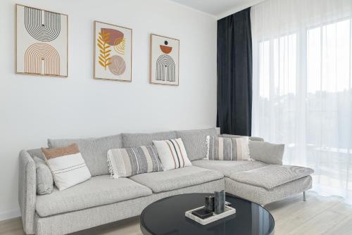 Family Apartment in Poznań with 2 Parking Spaces, 3 Bedrooms and Balcony by Renters - Poznań