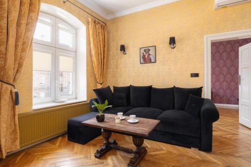 Tasteful Apartment in the City Center of Cracow by Rent like home