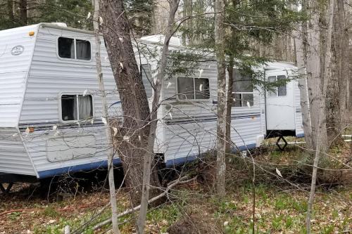 Crystal Camper 2 Bedroom Large RV w/Wooded Trail in Benzonia, USA