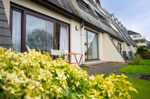 Idyllic Ambleside Retreat with Panoramic Views by LetMeStay - image 3