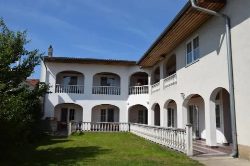 Appartmenthaus Rosenhof in Podersdorf am See, Österreich