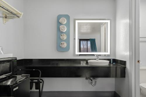 Americas Best Value Inn Bangor - image 11
