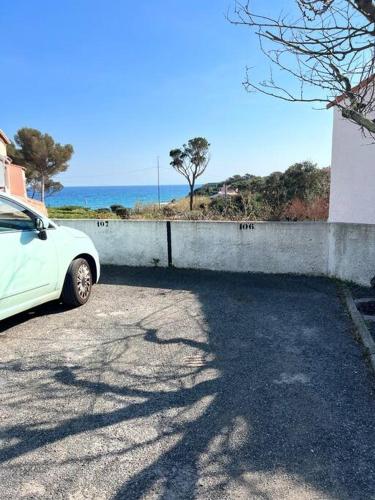 Miroir de la mer, appartement vue mer pied dans l eau in Saint-Aygulf