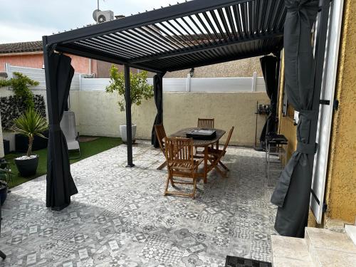 Charmante maison au calme in แอกเกอ มอร์เตอ