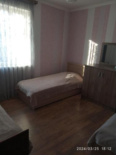 3 twin beds