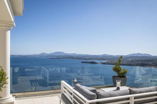 Villa Monte Leone by Konnect with Pool, Hot Tub, Spa Room & Stunning Seaview