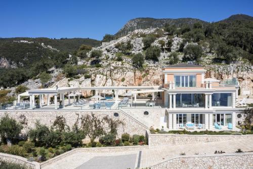 Villa Monte Leone by Konnect with Pool, Hot Tub, Spa Room & Stunning Seaview