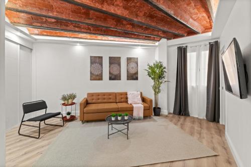 Two bedroom apartment 2 image 7