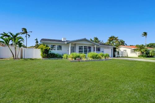 4 Bedroom Home with Game Room and Pool