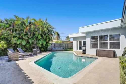 4 Bedroom Home with Game Room and Pool