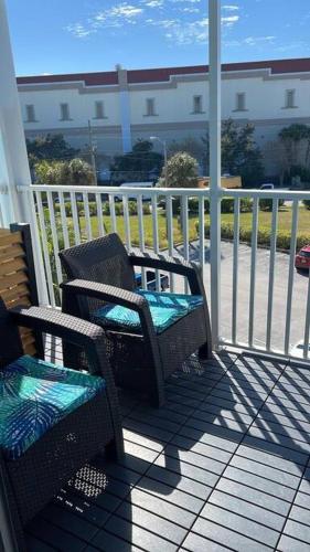 Lovely 2-Bedroom Condo with Pool and Gym thumb 4