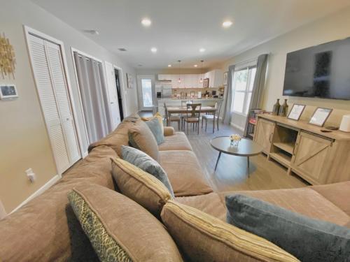 San Sebastiáns Hideaway - Modern with Group Friendly Amenities just minutes from Downtown and St Augustine Beach in St. Augustine, USA