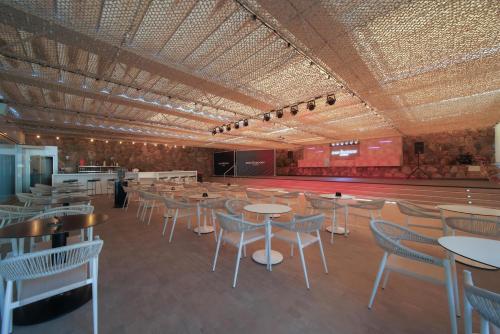 Don Gregory by Dunas - Adults Only - image 8