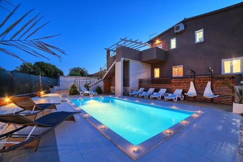 Ferienhaus mit Privatpool für 12 Personen ca 300 qm in Šišan, Istrien Südküste von Istrien, Šišan