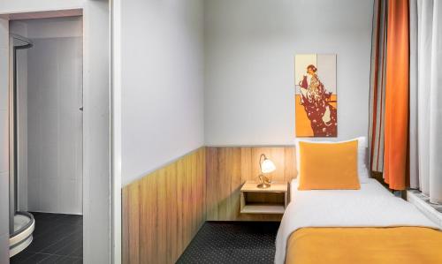 Single Room image 2